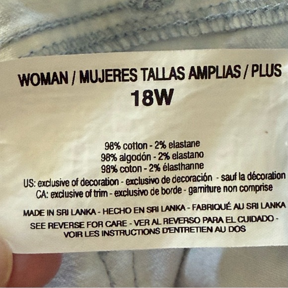 Bandolino Jean Riley Bermuda Shorts Women’s Size 18 Blue Floral Watercolor Belt - Picture 10 of 11